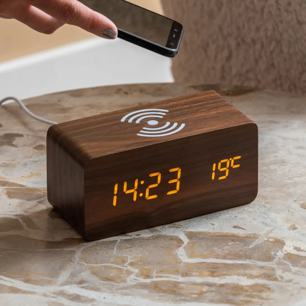 Karlsson BLOCK Réveil en bois avec chargeur téléphone