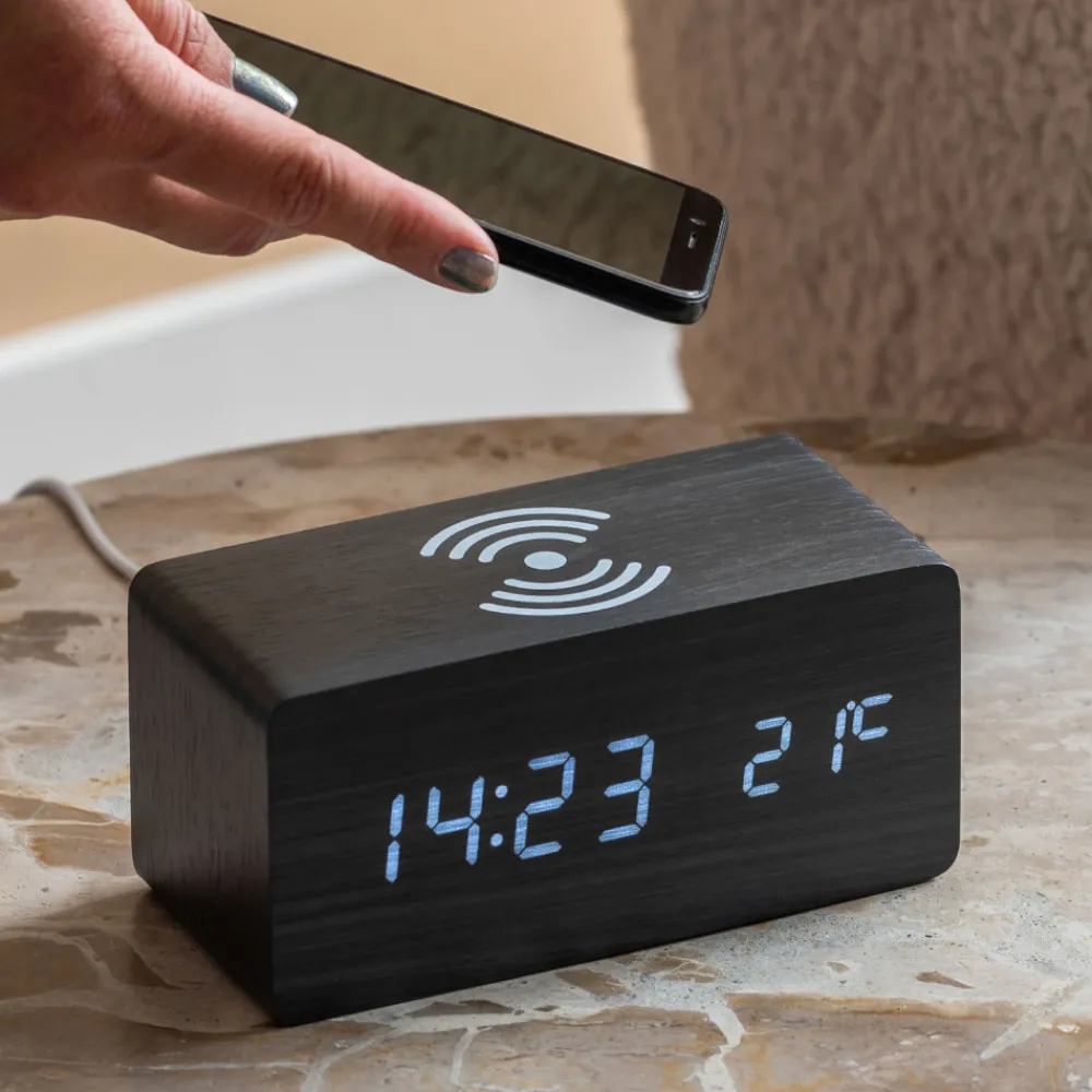 Karlsson BLOCK Réveil en bois avec chargeur téléphone